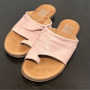 Bueno Light Pink Butter Soft Leather Toe Loop Sandals Women's Size
38 (US 7.5)